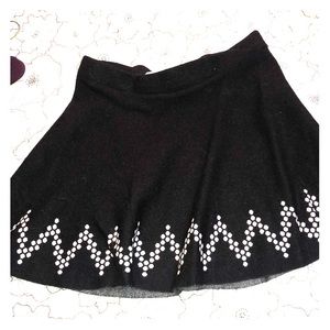 Black warm knit skirt with white tracing